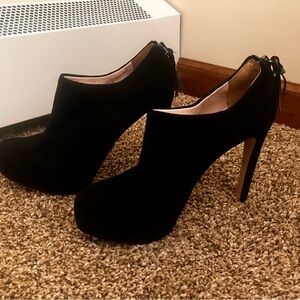 Miu Miu Elegant Black Suede Heels